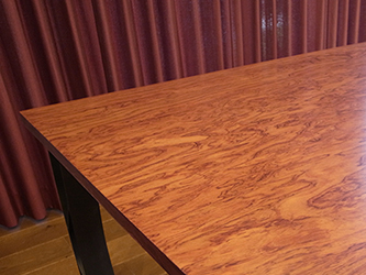 �_�C�j���O�e�[�u��